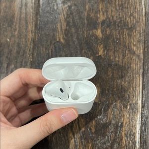 Apple AirPods with Charging Case (LEFT POD ONLY)